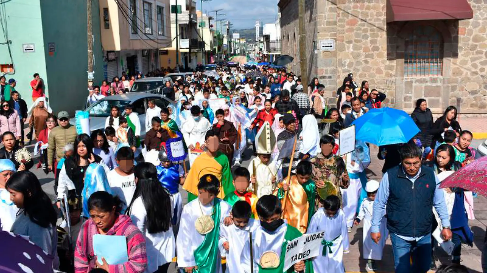 Decenas de católicos participaron en la Marcha por la Santidad en el municipio de Contla de Juan Cuamatzi. ARMANDO PEDROZA 1